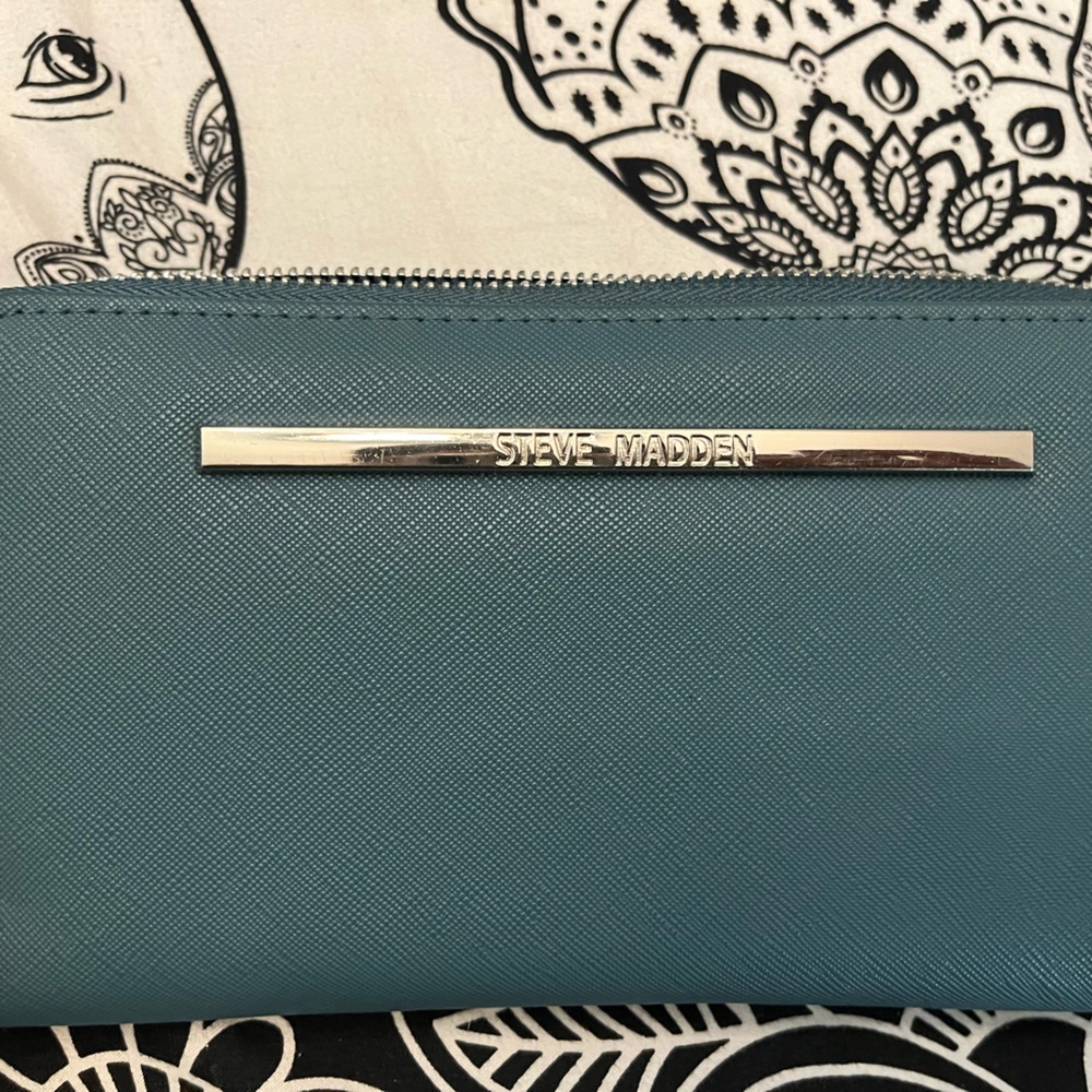 Steve Madden Wallet - Picture 3 of 4